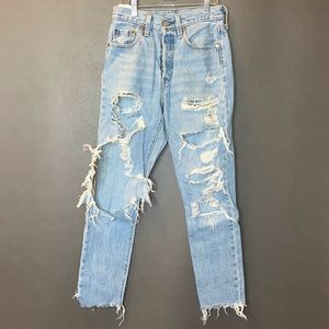 Distressed light wash Levi’s